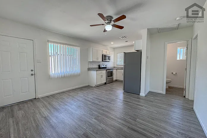 1346 E Willetta St #4 — Photo 9