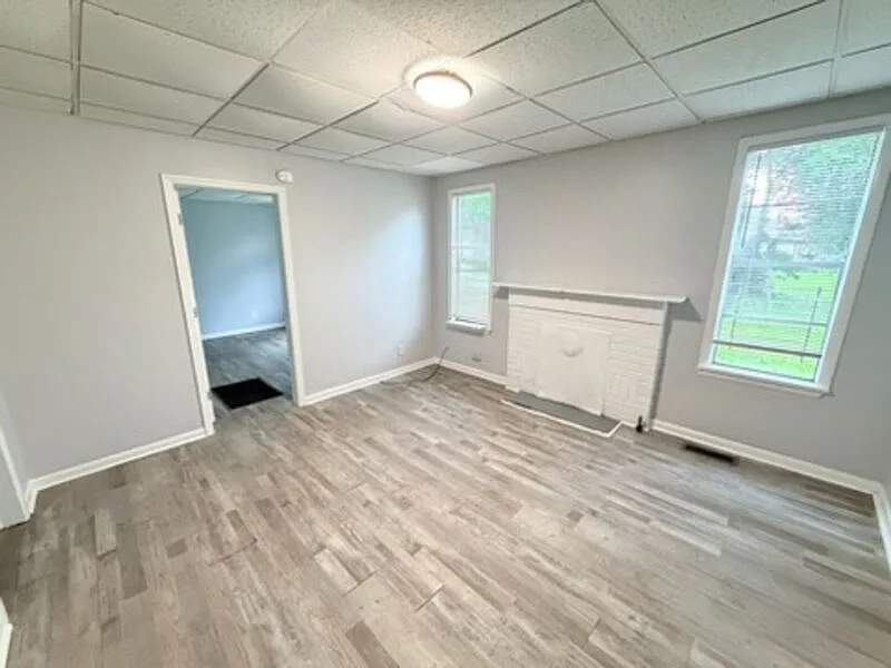 2 bed, 1.0 bath, 1048 sqft, $999 — Photo 1