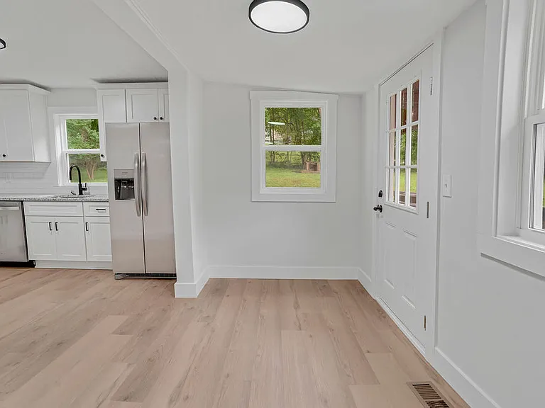 10 S Coulter Ave — Photo 8