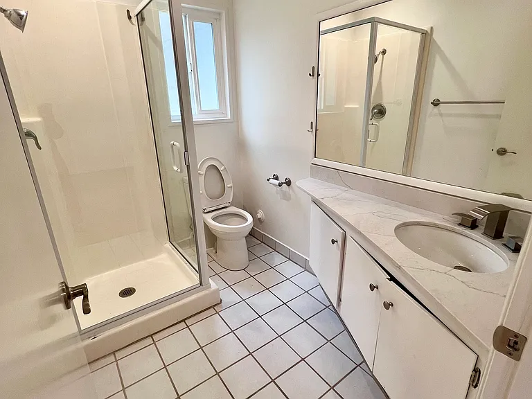 Master bedroom bathroom