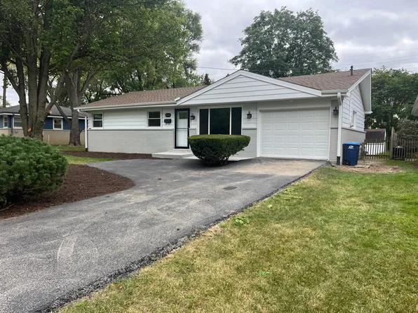 403 Burlington Ave, Clarendon Hills, IL 60514