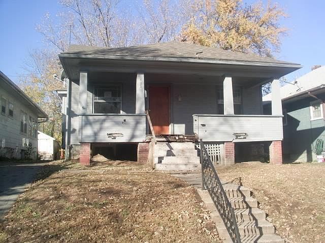 1st image of 122 S White Ave