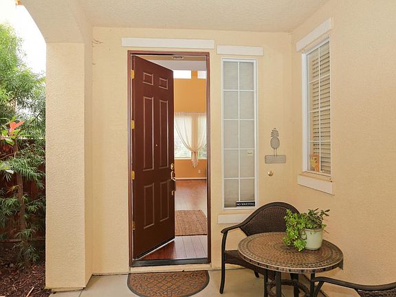 2nd image of 18 Quinta Vista St