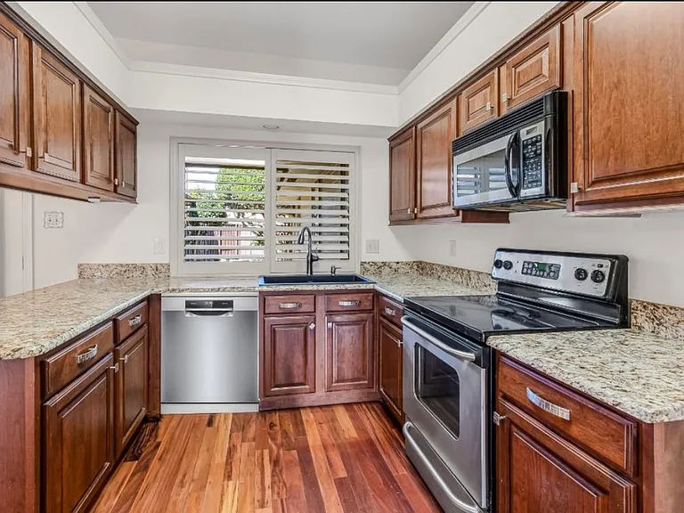 2305 Lancecrest Dr — Photo 10