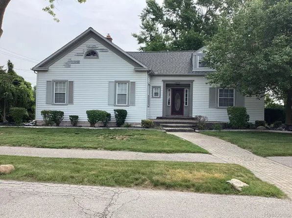 5719 Wilson St, Trenton, MI 48183