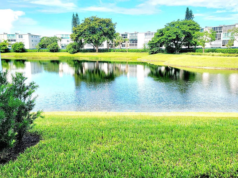 1st image of 587 Sanderling Cir #1A
