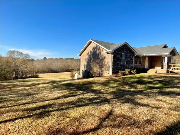 240 Whippoorwill Ln, Walhalla, SC 29691