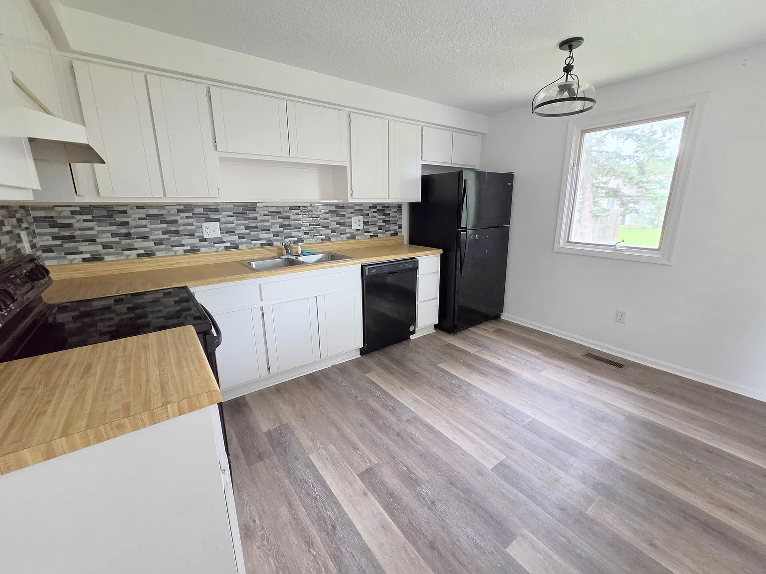 3 bed, 1074 sqft, $1,795 — Photo 4