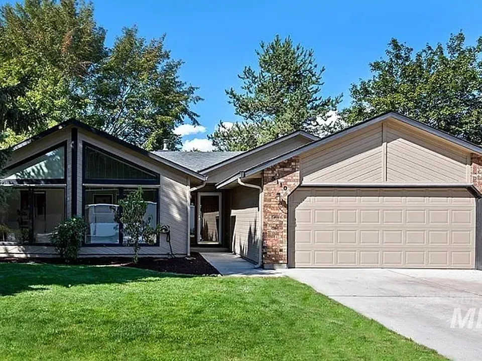 5110 W Bainbridge Ct