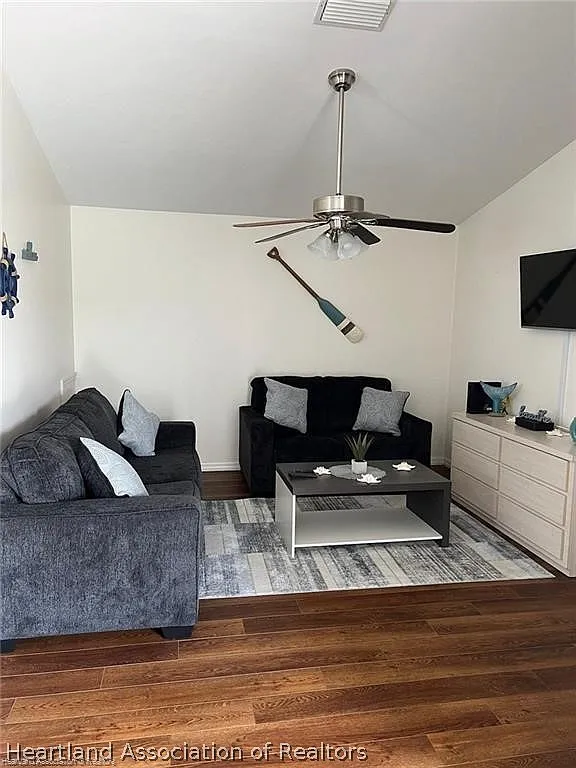 2 bed, 2.0 bath, 910 sqft, $1,650 — Photo 4