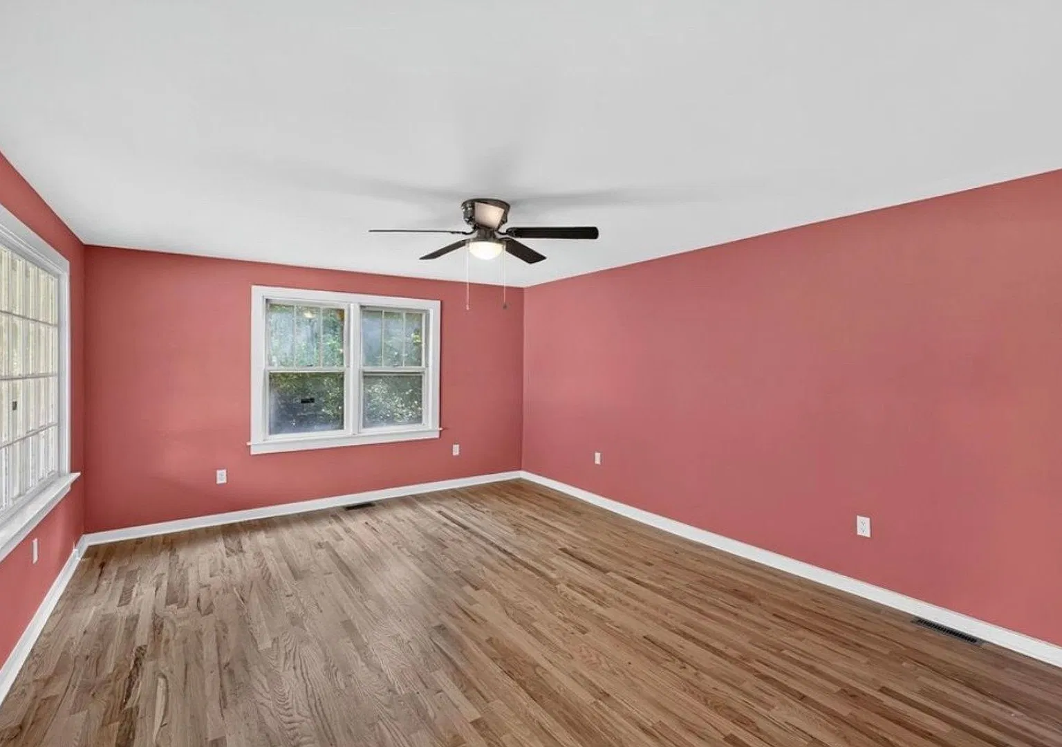 Spacious 3 Bedroom, 2 Bathroom Within Walking Distance of Downtown Inman — Photo 2