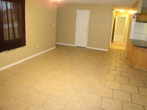 3rd image of 3271 Maplewood Dr