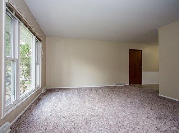 5th image of 3921 Spruce Hills Dr