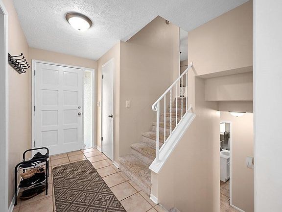 3rd image of 9 W Brierwood Ave