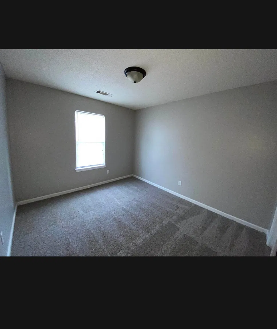 3 bed, 1294 sqft, $1,200 — Photo 1