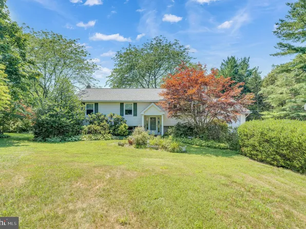 689 Brandy Ln, Westminster, MD 21157