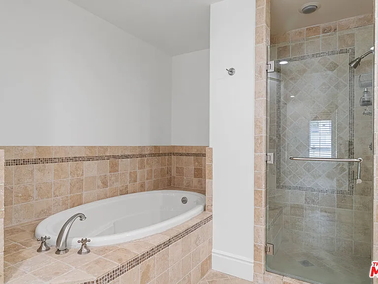137 S Spalding Dr #304 — Photo 19