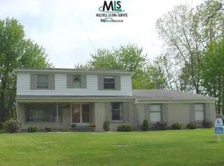 399 Paragon Dr, Troy, MI 48098