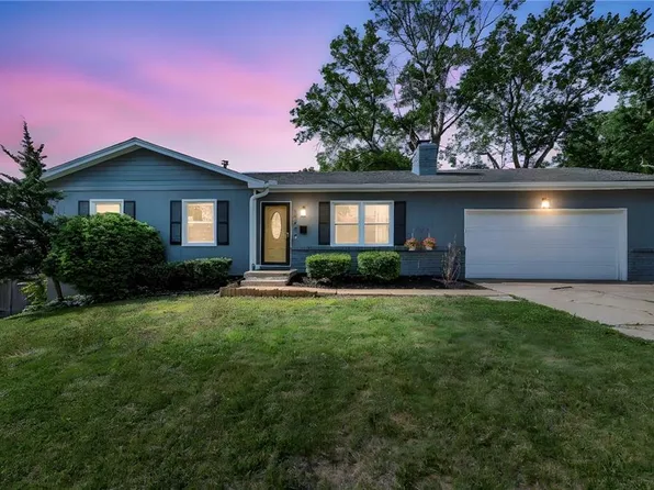 1305 E 101st St, Kansas City, MO 64131