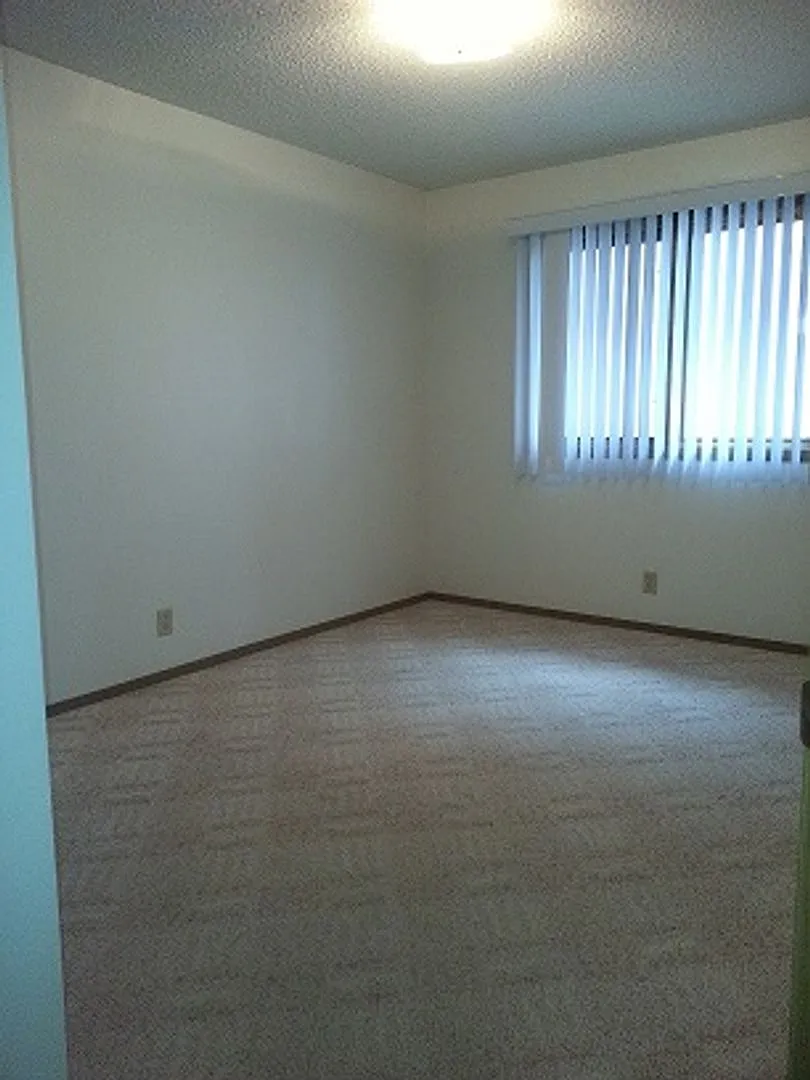 5125 Huntington Ave Apartments — Photo 2