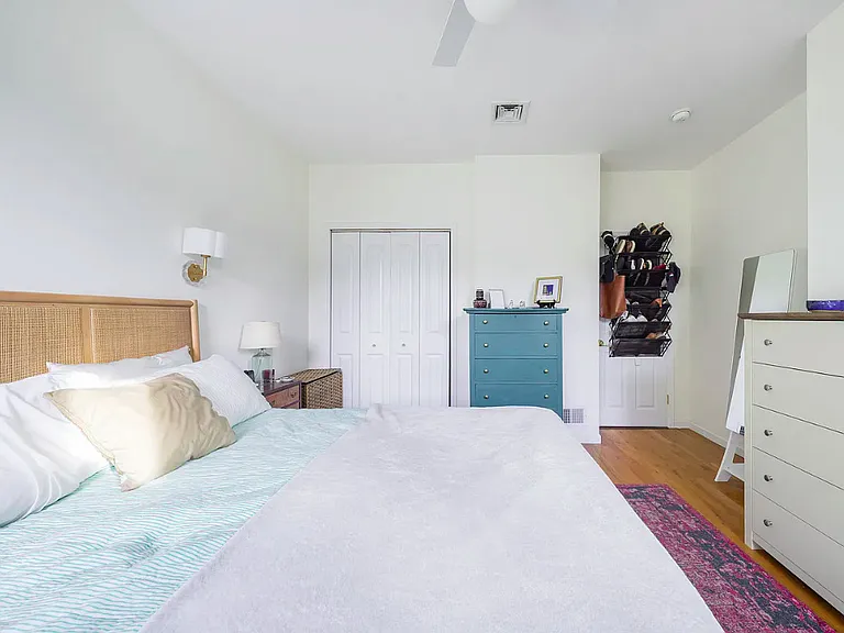 203 Pavonia Ave #3L — Photo 3