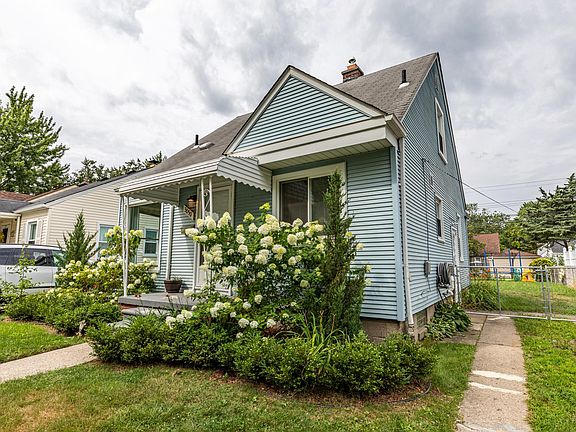 2nd image of 3050 Grindley Park St