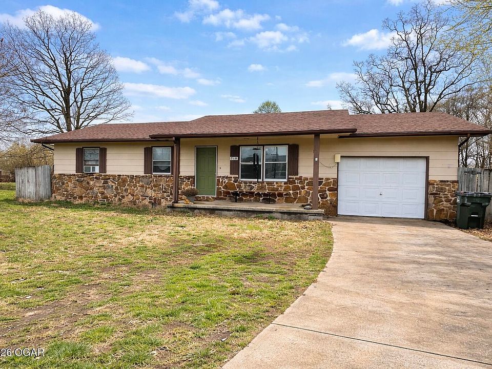 1st image of 710 Howell Dr