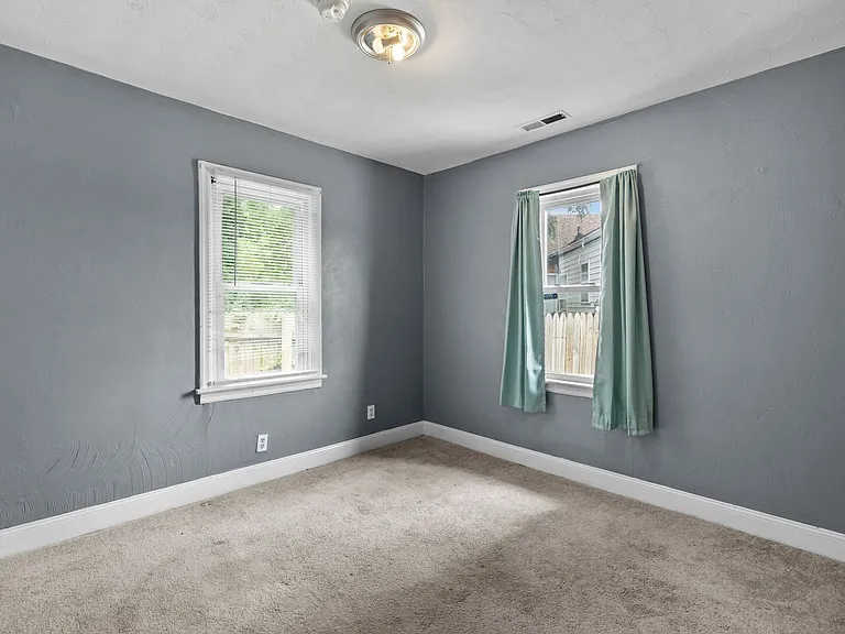 2321 Columbus Ave — Photo 12