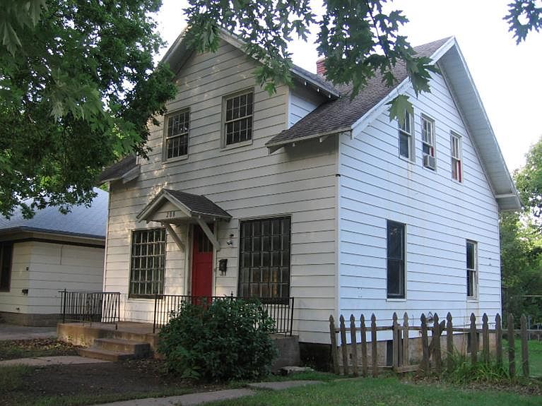 1st image of 208 N Olive St