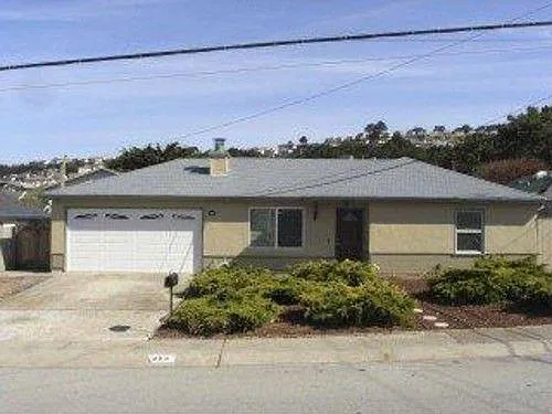 223 Nelson Ave photo 1