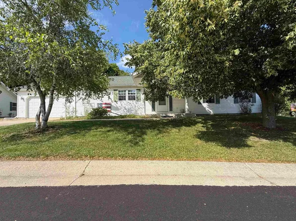 N115W20994 Brookside Dr, Germantown, WI 53022