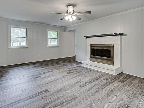3rd image of 1307 Arabian Dr