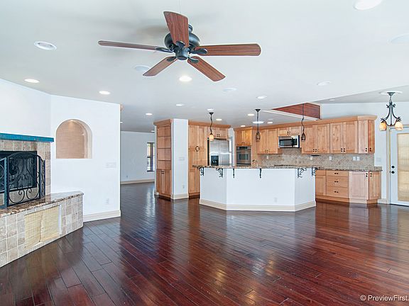 2nd image of 3220 Neosho Pl