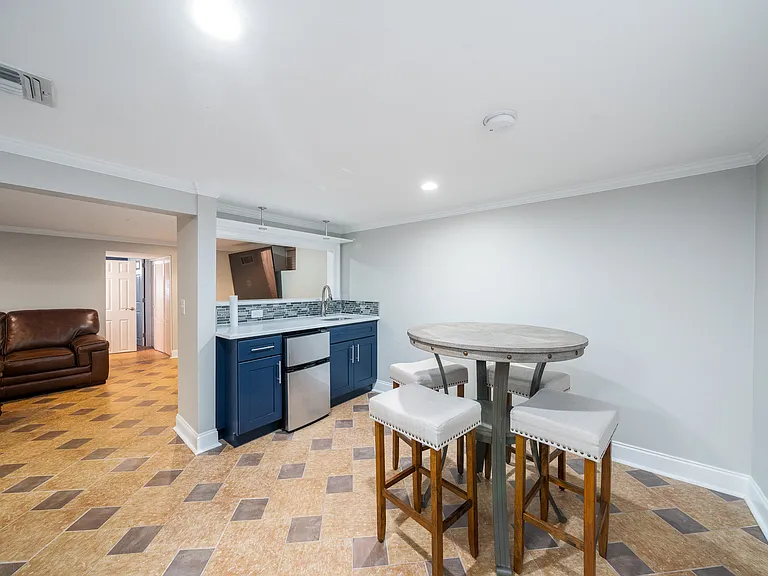 105 E Morris Ave — Photo 15