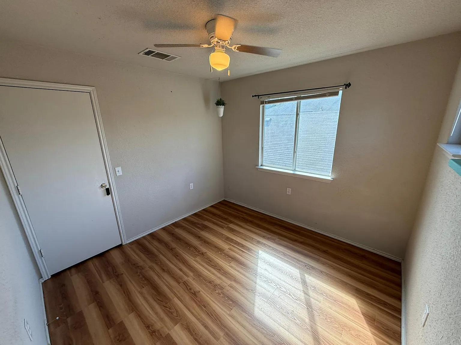 1 bed, $499 — Photo 3