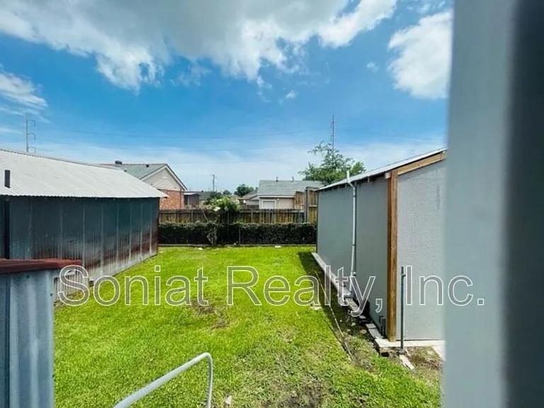 2129 Mandolin St — Photo 11