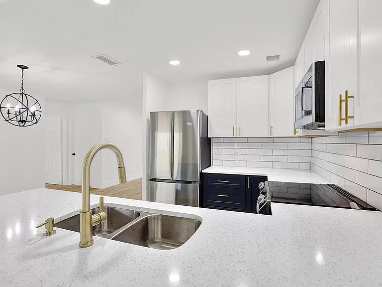 4684 Neptune Dr SE — Photo 3