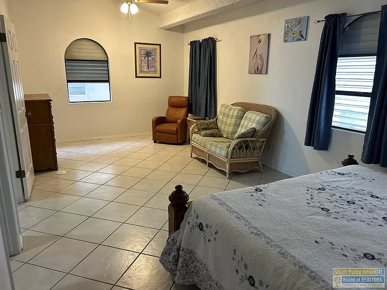 1342 Harbor Island Dr — Photo 11