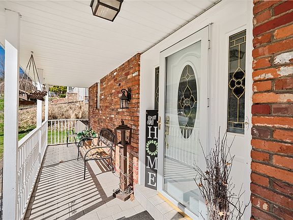 2nd image of 206 Cool Springs Rd