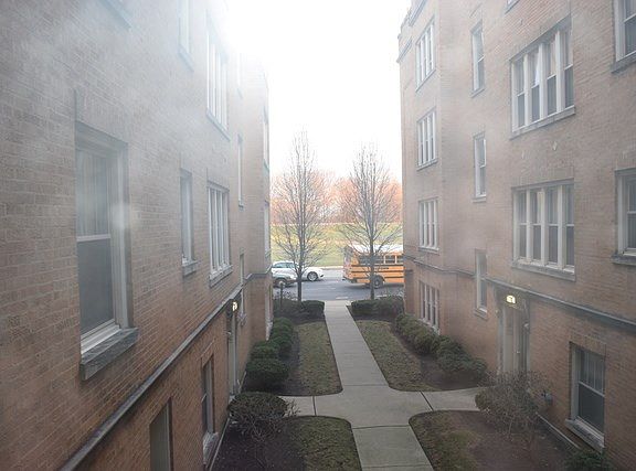 5th image of 628 S Austin Blvd APT 1L