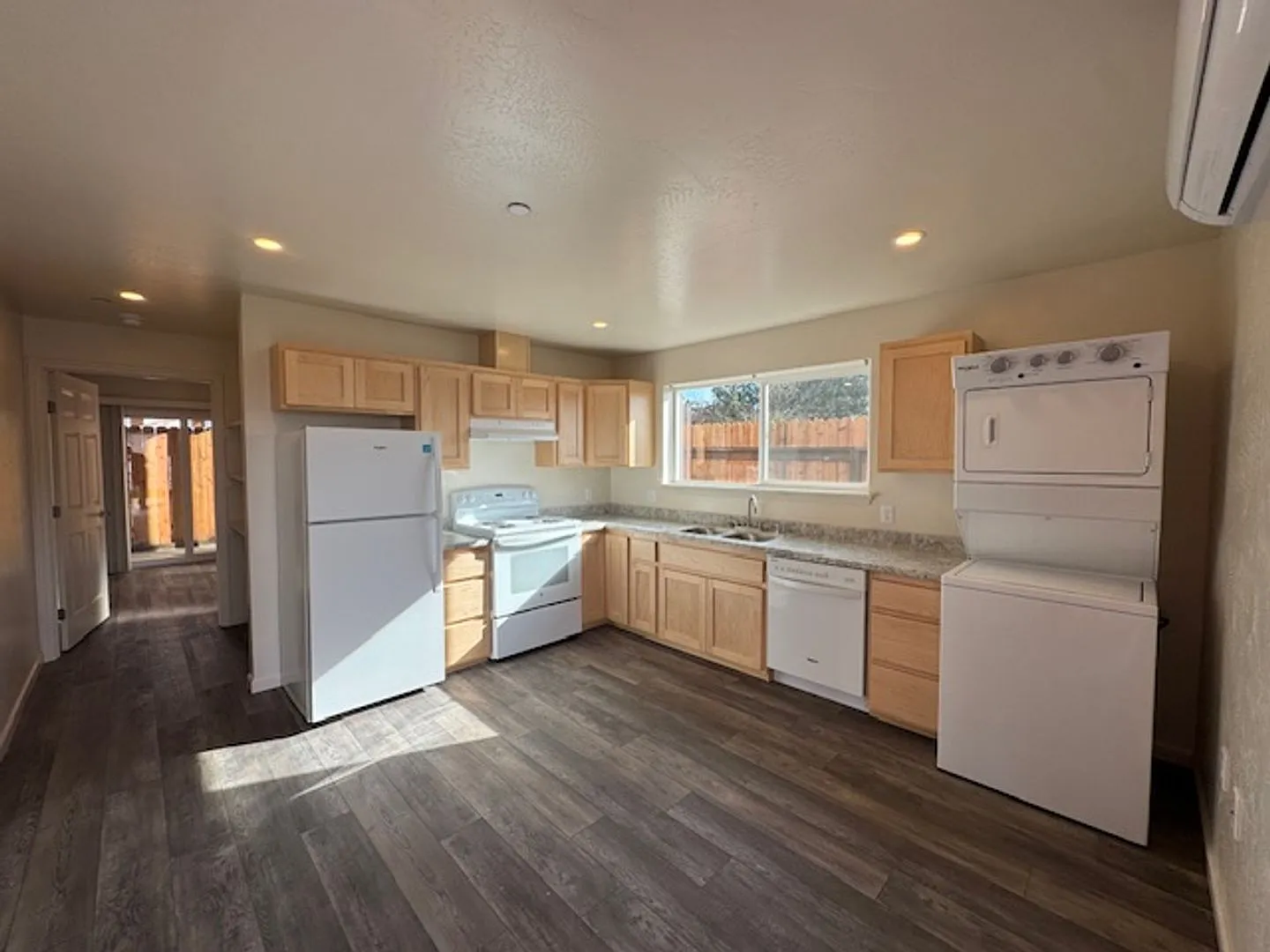 965 W Harris ST — Photo 3