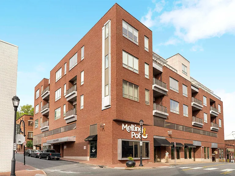 112 5th St SE #3D — Photo 1