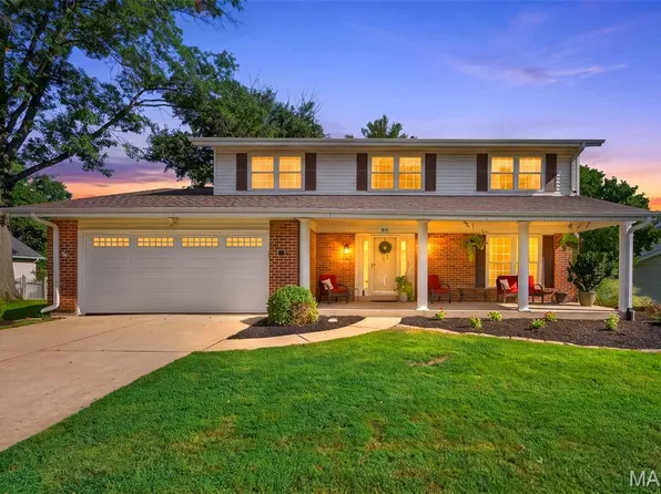 815 Pine Village Ct, Ballwin, MO 63021