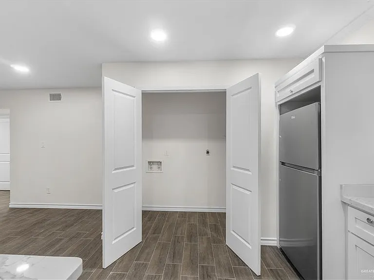 211 Gastel Cir #4 — Photo 9