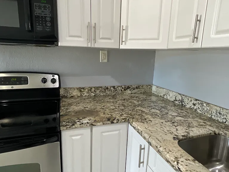 5605 Pinewood Ave — Photo 12