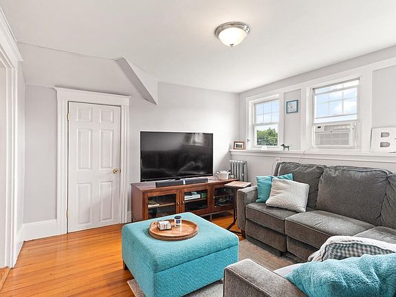 3rd image of 434 Essex St APT 3R