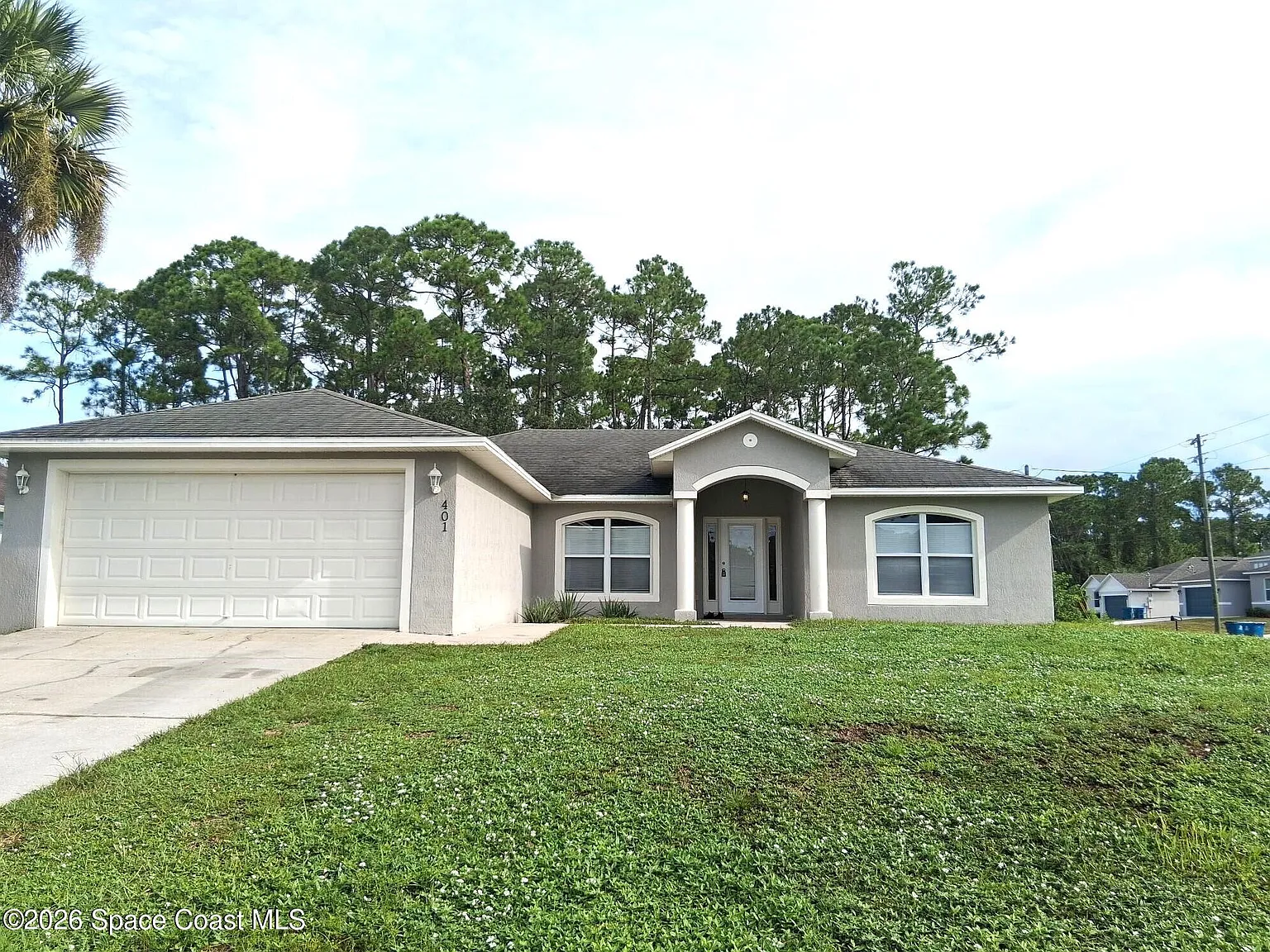 3 bed, 2.0 bath, 1813 sqft, $2,000 — Photo 1