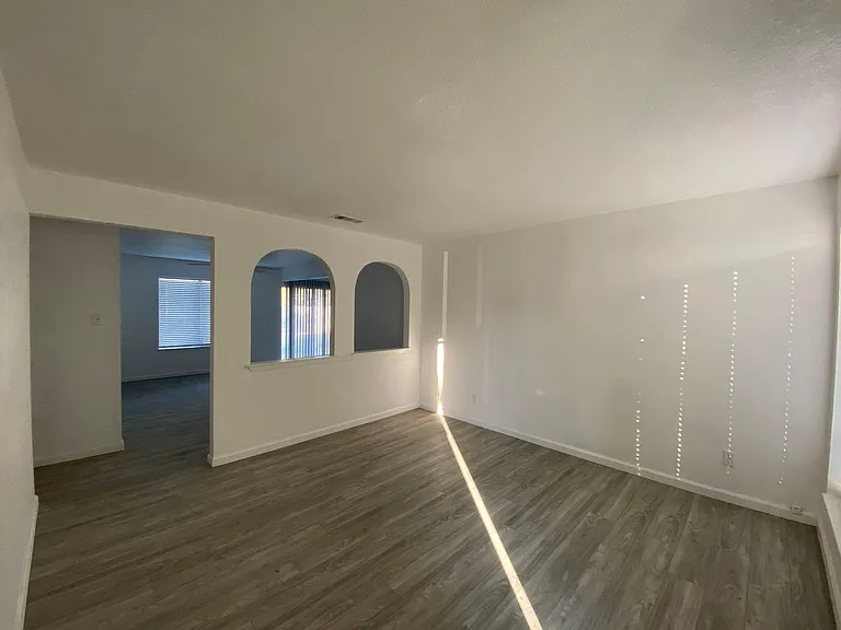 3501 Gatewood Ln — Photo 3