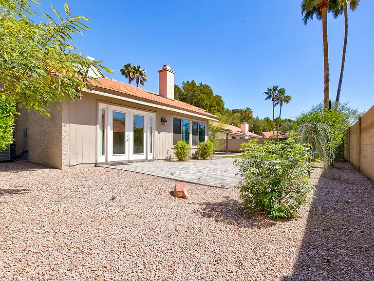 1945 E Velvet Dr — Photo 42
