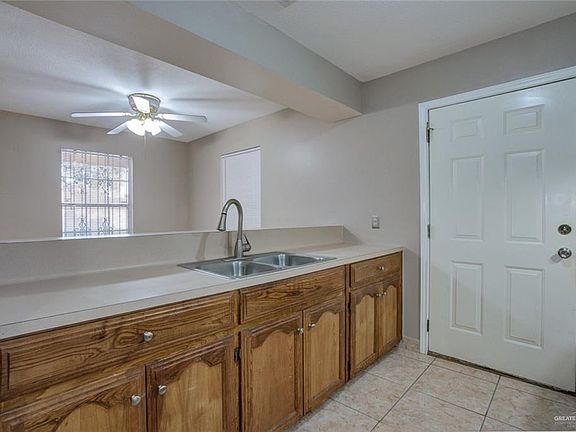 5th image of 2209 Las Brisas Dr